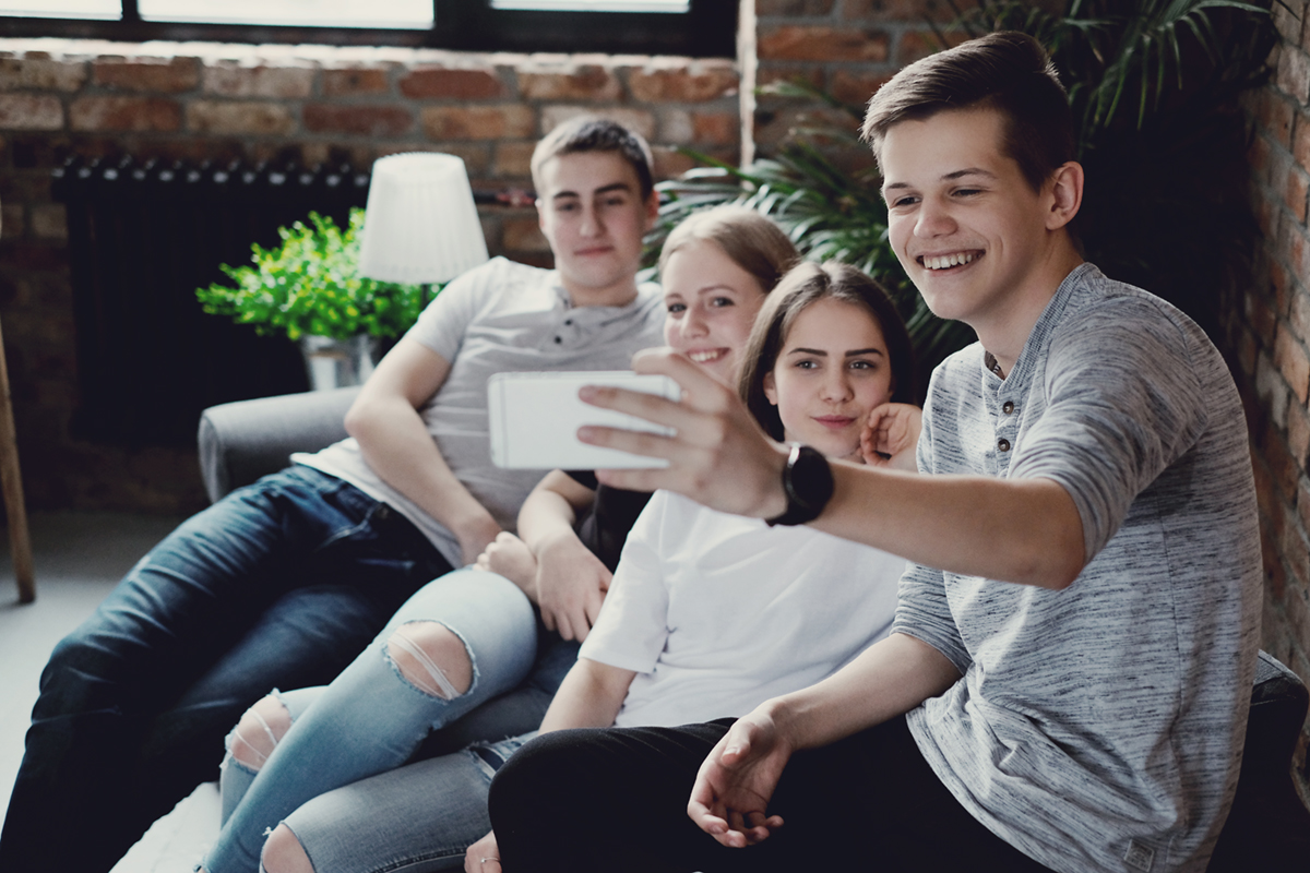 Garder le lien avec mes proches via le smartphone en temps de confinement Garder le lien avec mes proches via le smartphone en temps de confinement