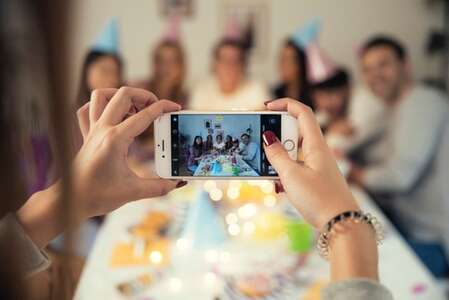 Image for Garder le lien avec mes proches via le smartphone en temps de confinement